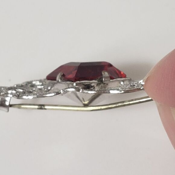 VINTAGE Estate Sale Pin Silver Filigree & Glass Ruby Stone - Picture 5 of 5